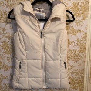 NWT Bench hooded puffy vest - Small